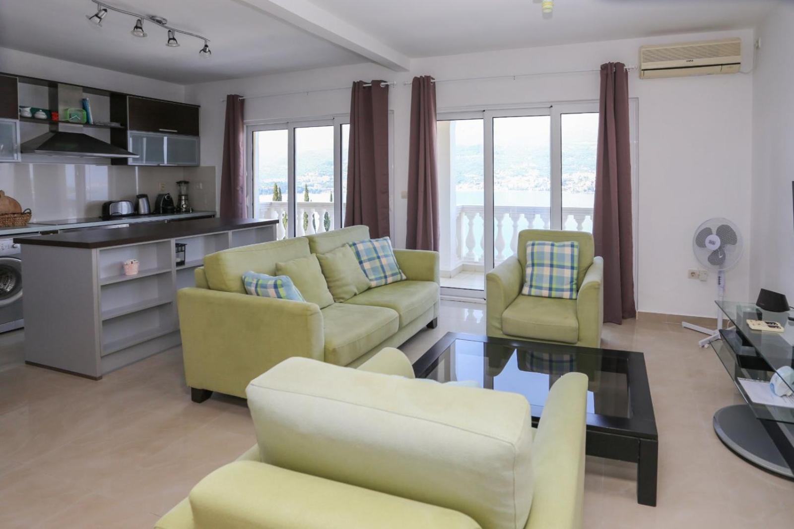 Mountain Bay Views Apartments Njivice Dış mekan fotoğraf