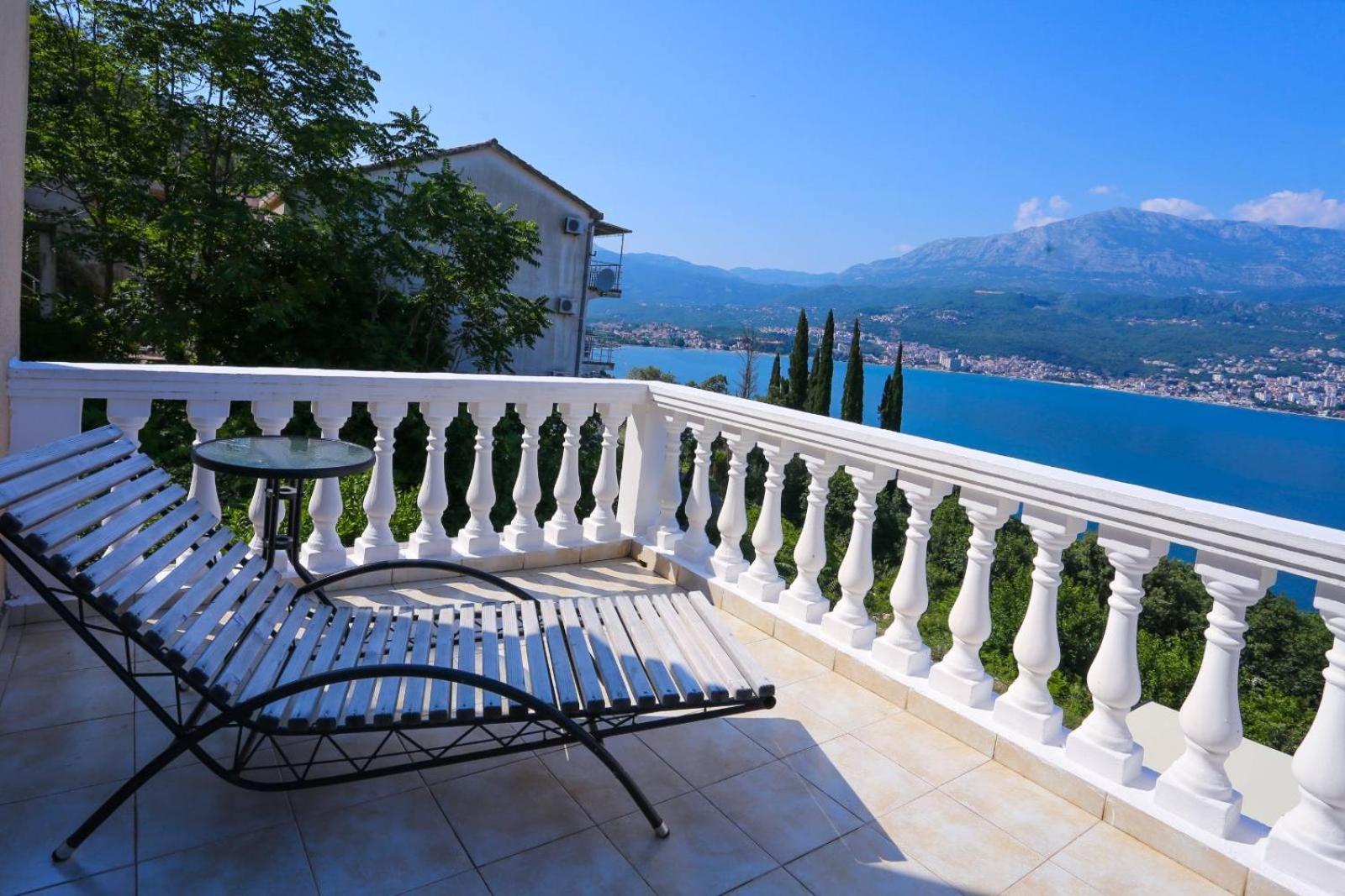 Mountain Bay Views Apartments Njivice Dış mekan fotoğraf